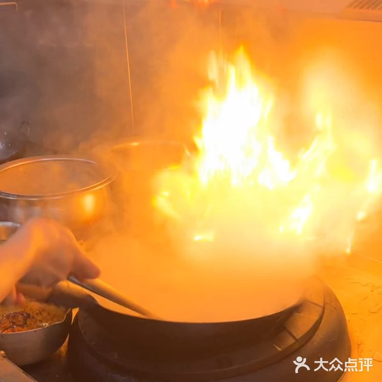 ✅湖滨排队王来咯✅打工人的湘菜食堂来咯