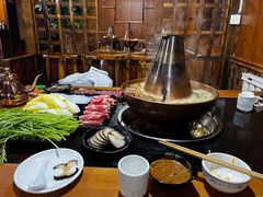 -果松木炭酸菜铜火锅·外婆参鸡汤