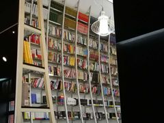 -钟书阁(松江泰晤士小镇店)