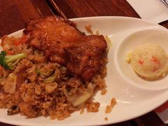 海鲜炒饭配香蒜烤鸡-玛格萝妮比萨屋(四平店)