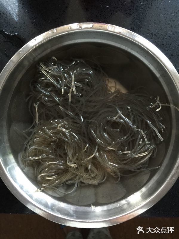 奉化牛肉干面，奉化的经典美食。叔叔有朋友就是做这个的