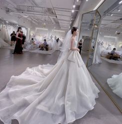 -艾米丽婚纱礼服