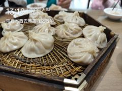 牛肉馅包子-西安贾三灌汤包·回坊小吃·清真炒菜(北院门总店)