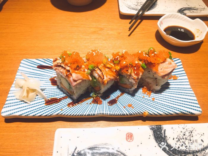 初屋(上杭路店)火炙三文鱼卷图片