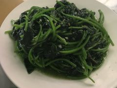 蒜蓉地瓜叶-四姑娘川味海鲜(八爪鱼店)