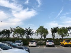 -奕欧来上海购物村停车场