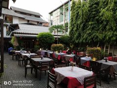 -Dash Teak House