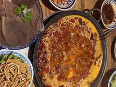 -旧街市鲜货老火锅(大光路店)