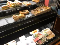 面包甜点陈列柜-星巴克(天津站区第二店)