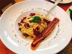 -Chom Cafe and Restaurant