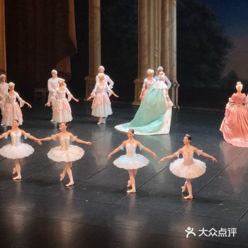 举手投足间的优雅气质 | 芭蕾舞剧《睡美人》