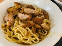 -松树干拌面店