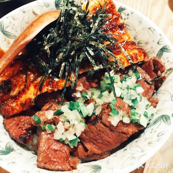 炭烤活鳗牛肉双拼饭