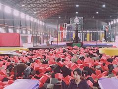 -嘿哟动霸CHUA·新潮玩运动娱乐中心·蹦床滑冰团建乐园