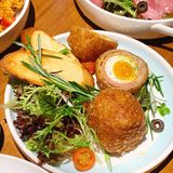 一起去以一颗百年榕树命名的美式餐厅吃饭吧[调皮]