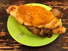 猪扒菠萝牛角包-大利来记餐厅