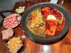 菌汤鸳鸯锅-胖姐社区老火锅(北京总店)