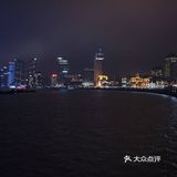 夜晚的时候它也是热闹非凡  深夜也有寂静