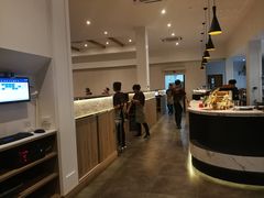 -Chom Cafe and Restaurant