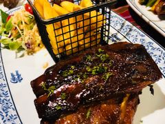 -卷心菜和避孕套餐厅(Pattaya)