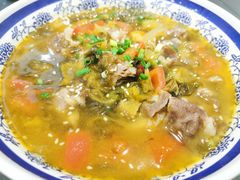 酸菜肥牛面-鸿兴面馆馄饨小笼(稻香店)