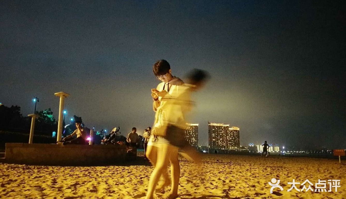 位于西海岸新区凤凰岛。南濒黄海