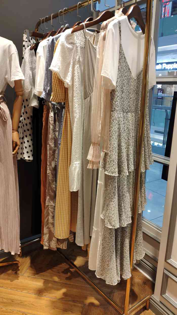 msflora(万达广场店)-"价格虚高,款式一般,服务员买前温柔pus.