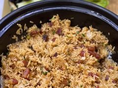 腊味煲仔饭-三个椰子·现砍椰子鸡(金源CBD店)