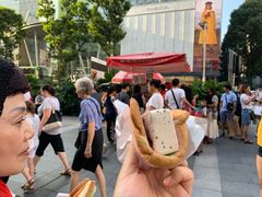 -詹爷爷乌节路街头冰淇淋