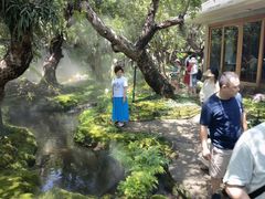 -Chom Cafe and Restaurant