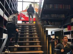 -钟书阁(松江泰晤士小镇店)