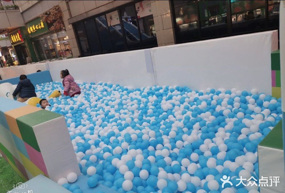 在游乐场里玩雪是什么感受[胜利][胜利]