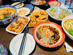 -爆炸头阿姨小四川正宗川味小吃(无任何分店)