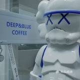 新的故事会在夏日的咖啡中开始