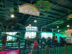 -维佳童话镇演出现场(徐东店)