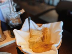 餐前面包-卡普里披萨·牛扒·下午茶