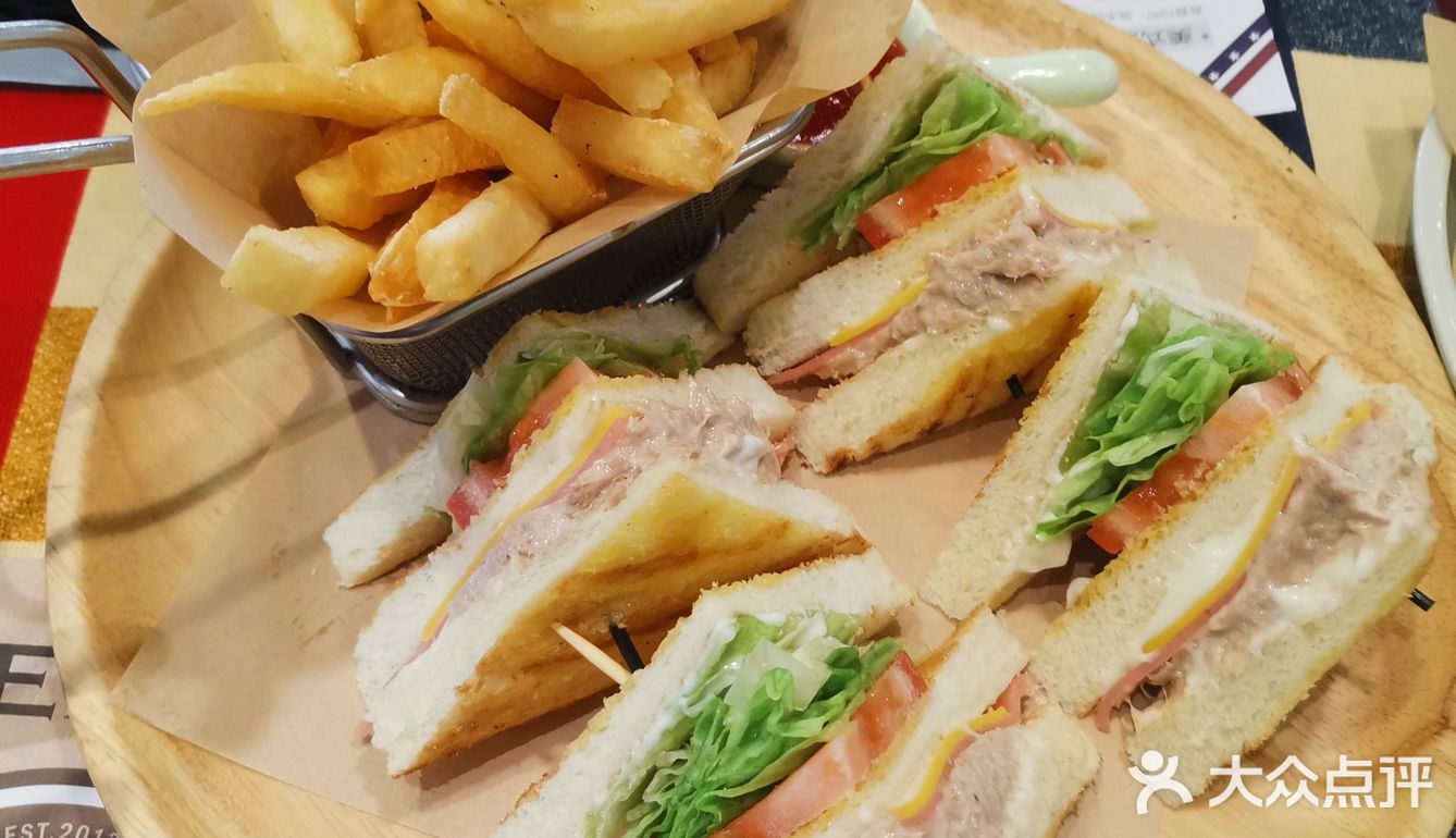 这家店去了很多次了，这次点了我最喜欢的的红茶跟玉米汤