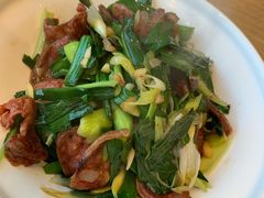 蒜苗炒香肠-深巷家味馆.湖北头牌红烧鱼头拌饭(黄陂店)