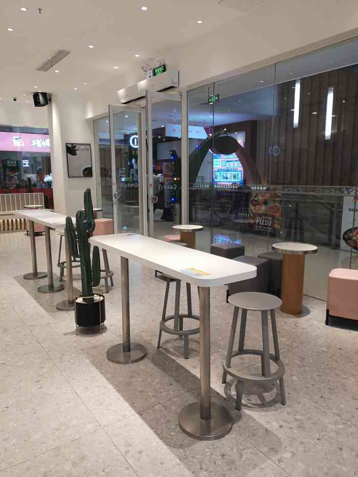 coco都可(凤凰文化广场店)-"这家店的装修风格,算是coco门店里的小.