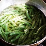超级简单的干煸四季豆来了，好吃又方便