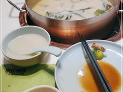 -洪氏嗨捞·猪肚鸡火锅(阳光天地店)