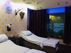 -东方亮足道(中国红街店)