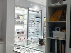 -光明眼镜·蔡司授权(徐泾店)