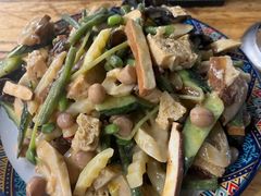 -亚伟瓦罐面美食城(淇县总店)