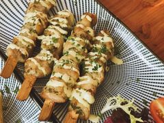 炭烤鸡肉串配酸奶黄瓜酱-帕歌西班牙餐厅paco tapas