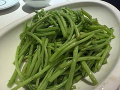 清炒泥蒿-刘胖子家常菜·蹄花焖藕(江汉路总店)