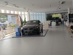 -杭州中沃沃尔沃4S店(滨江区店)