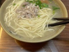 -亮亮面馆(经六路店)