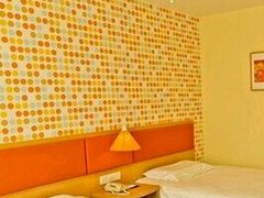 -莫泰酒店(上海虹桥北新泾地铁站天山路店)