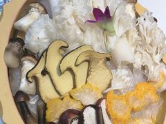 -老牌坊云南鱼豆花火锅(哈西万达店)